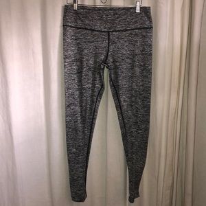 Grey patterned sport legging